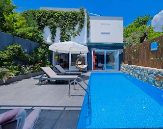Kaş Üzümlü'de Balayı Çiftlerine Uygun, Özel Havuzlu, Jakuzili Villa - 1