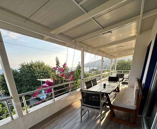 Bodrum'da Denize Sıfır Konumda, Jakuzili, Konforlu Suit - 1