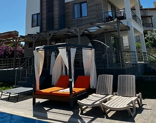 Serik Karadayı'da Yemyeşil Bahçeli, Özel Havuzlu, Lüks Villa - 1