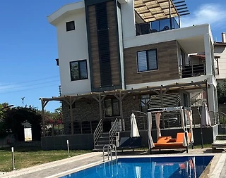 Serik Karadayı'da Yemyeşil Bahçeli, Özel Havuzlu, Lüks Villa - 4