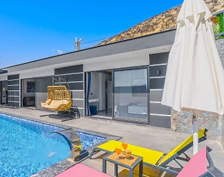 Kaş Yeşilköy'de Doğa İçerisinde, Özel Havuzlu, Konforlu Villa - 1