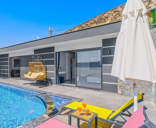 Kaş Yeşilköy'de Doğa İçerisinde, Özel Havuzlu, Konforlu Villa - 1