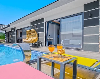 Kaş Yeşilköy'de Doğa İçerisinde, Özel Havuzlu, Konforlu Villa - 2
