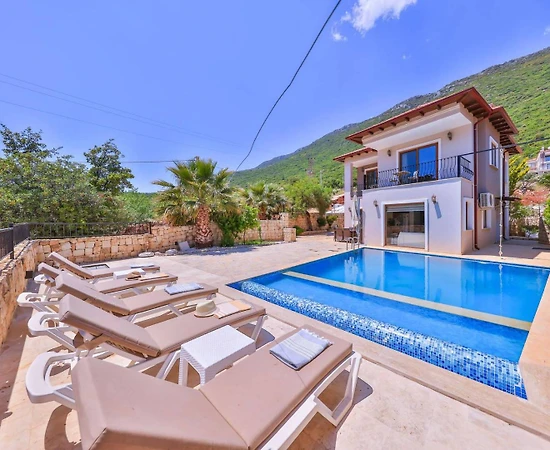 Kaş Çukurbağ'da Sakin Konumda, Özel Havuzlu, Jakuzili, Kiralık Villa - 1