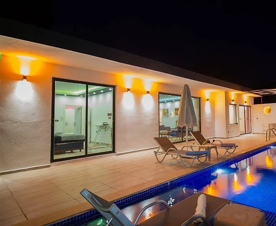 Kaş İkizce'de Doğa ile İç İçe, Özel Havuzlu, Konforlu Villa - 1