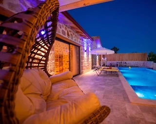 Kaş Üzümlü'de Çiftlere Uygun, Özel Havuzlu, Otantik Tasarımlı Villa - 3