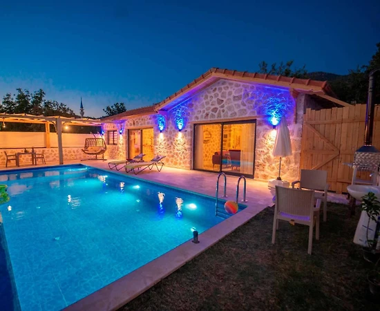 Kaş Üzümlü'de Çiftlere Uygun, Özel Havuzlu, Otantik Tasarımlı Villa - 1