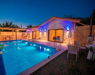 Kaş Üzümlü'de Çiftlere Uygun, Özel Havuzlu, Otantik Tasarımlı Villa - 1