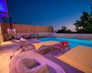 Kaş Üzümlü'de Çiftlere Uygun, Özel Havuzlu, Otantik Tasarımlı Villa - 5