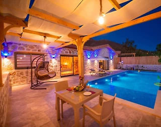 Kaş Üzümlü'de Çiftlere Uygun, Özel Havuzlu, Otantik Tasarımlı Villa - 4
