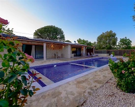 Kaş Ahlatlı'da Sakin Konumda. Özel Havuzlu, Jakuzili, Taş Villa - 3