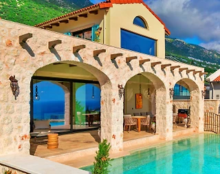 Kaş Kalkan'da Muhteşem Mimariye Sahip, Özel Havuzlu, Konforlu Villa - 1