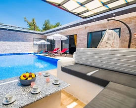 Kaş İslamlar'da Yeşillikler İçinde, Özel Havuzlu, Jakuzili Villa - 2