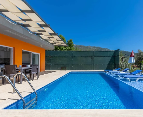 Kaş İslamlar'da Huzurlu Doğada, Özel Havuzlu, Modern Villa - 1