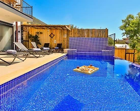 Kaş Gökseki'de Muhteşem Manzaralı, Özel Havuzlu, Kiralık Villa - 3