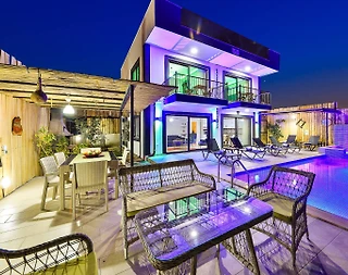 Kaş Gökseki'de Muhteşem Manzaralı, Özel Havuzlu, Kiralık Villa - 1