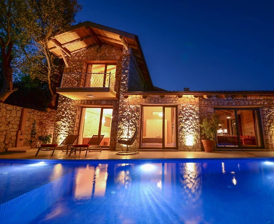 Kaş İslamlar'da Doğa İçerisinde, Sonsuzluk Havuzlu, Kiralık Villa - 1