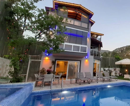 Kaş İslamlar'da Geniş Ailelere Uygun, Özel Havuzlu. Jakuzili Villa - 1