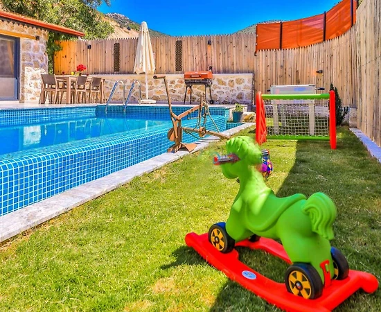 Kaş Bezirgan'da Modern Tasarımlı, Isıtmalı Havuzlu, 2+1 Villa - 1