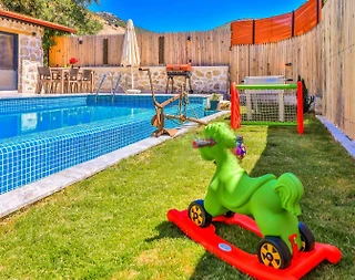 Kaş Bezirgan'da Modern Tasarımlı, Isıtmalı Havuzlu, 2+1 Villa - 1