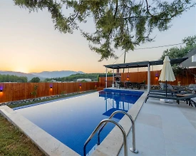 Kaş Kınık'ta Sessiz Doğada, Özel Havuzlu, Kiralık Villa - 2