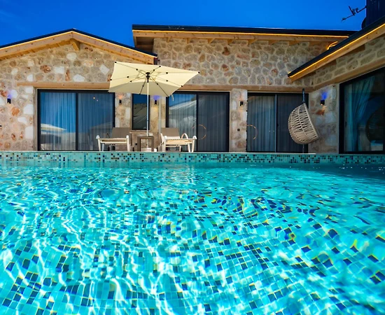 Kaş Yeşilköy'de Sakin Konumda, Özel Havuzlu, Konforlu Villa - 1