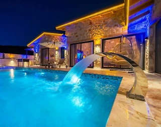 Kaş Yeşilköy'de Sakin Konumda, Özel Havuzlu, Konforlu Villa  - 3