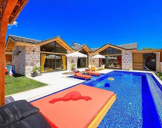 Kaş Sarıbelen'de Taş Mimarili, Geniş Bahçeye Sahip, Kiralık Villa - 3