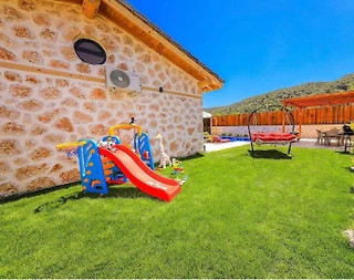 Kaş Sarıbelen'de Taş Mimarili, Geniş Bahçeye Sahip, Kiralık Villa - 5
