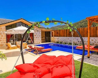 Kaş Sarıbelen'de Taş Mimarili, Geniş Bahçeye Sahip, Kiralık Villa - 4