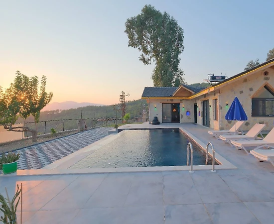 Muğla Seydikemer'de Huzurlu Doğada, Özel Havuzlu, Taş Villa - 1