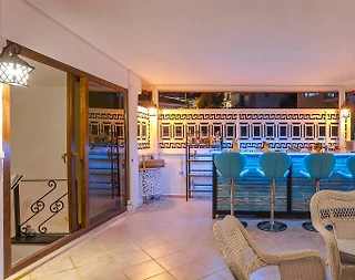 Kaş Kalkan'da Deniz Manzaralı, Özel Havuzlu, Taş Mimarili Villa - 4