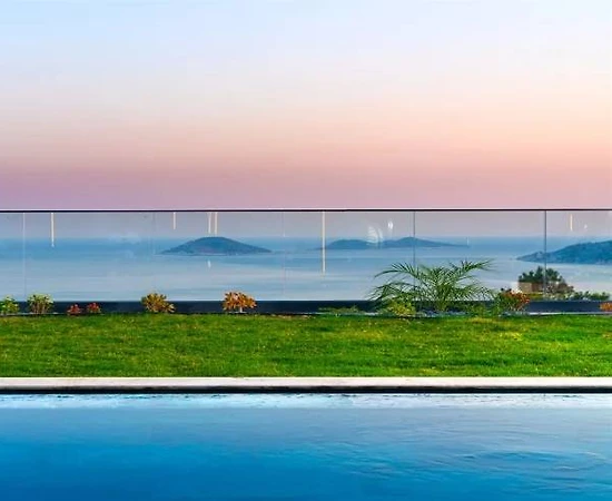 Kaş Kalkan'da Enfes Deniz Manzaralı, Özel Havuzlu, Kiralık Villa - 1