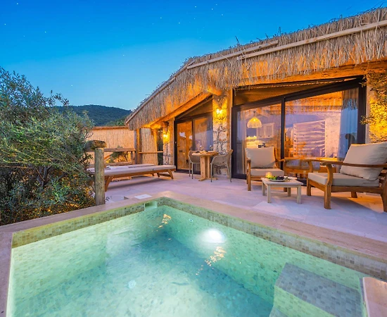 Kaş Kalkan'da Göz Alıcı Manzaralı, Özel Havuzlu ve Plajlı, Lüks Villa - 1