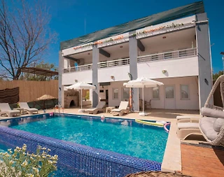 Kaş Çavdır'da Geniş Ailelere Uygun, Özel Havuzlu, 10 Kişilik Villa - 1