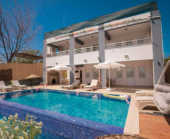 Kaş Çavdır'da Geniş Ailelere Uygun, Özel Havuzlu, 10 Kişilik Villa - 1