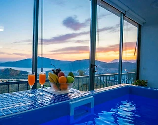 Kaş Bezirgan'da Deniz Manzaralı, Serinleme Havuzlu, Balayı Suiti - 2