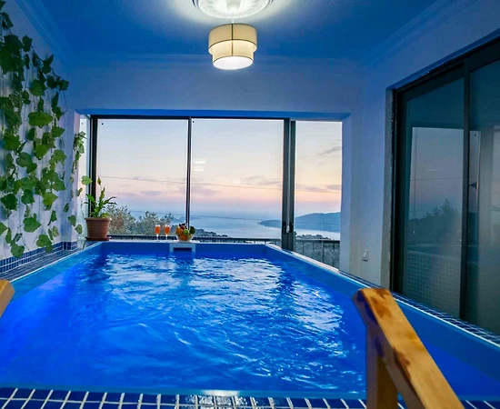 Kaş Bezirgan'da Deniz Manzaralı, Serinleme Havuzlu, Balayı Suiti - 1