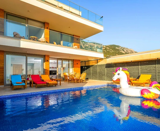 Kaş Bezirgan'da Deniz Manzaralı, Özel Havuzlu, Modern Villa - 1