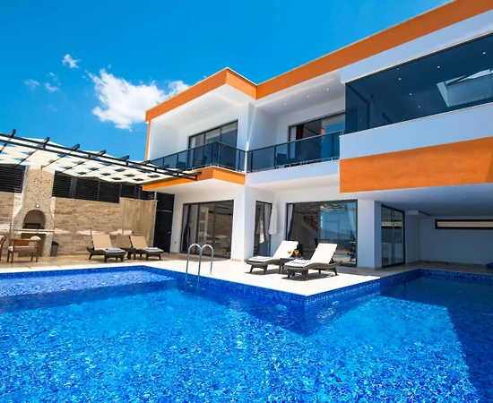 Kaş Bezirgan'da Modern Tasarımlı, Özel Havuzlu, Kiralık Villa - 1