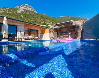 Kaş İslamlar'da Taş Mimarili, Özel Havuzlu, Konforlu Villa - 1