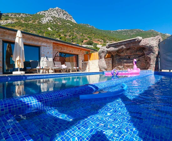 Kaş İslamlar'da Taş Mimarili, Özel Havuzlu, Konforlu Villa - 1