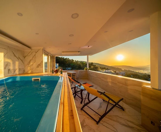 Kaş İslamlar'da Doğa Manzaralı, Serinleme Havuzlu, Kiralık Villa - 1