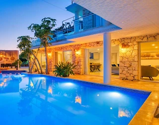 Kalkan Akbel'de Göz Alıcı Manzaralı, Özel Havuzlu, Modern Villa - 1