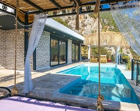 Kaş İslamlar'da Deniz Manzaralı, Sonsuzluk Havuzlu, 4 Kişilik Villa - 2