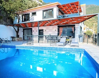 Kalkan Alkbel'de Muhteşem Manzaralı, Özel Havuzlu, Olanaklı Villa - 1
