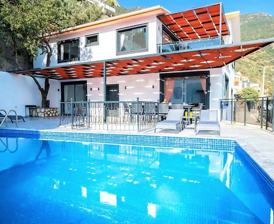 Kalkan Alkbel'de Muhteşem Manzaralı, Özel Havuzlu, Olanaklı Villa - 1
