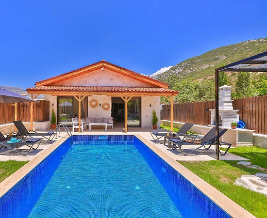 Kaş Bezirgan'da Çekirdek Ailelere Uygun, Özel Havuzlu, Modern Villa - 1