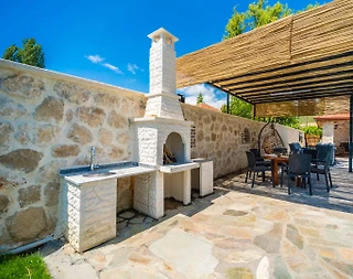 Kaş Bezirgan'da Yetişkin ve Çocuk Havuzlu, Saunalı, Taş Villa - 4