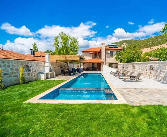 Kaş Bezirgan'da Yetişkin ve Çocuk Havuzlu, Saunalı, Taş Villa - 1
